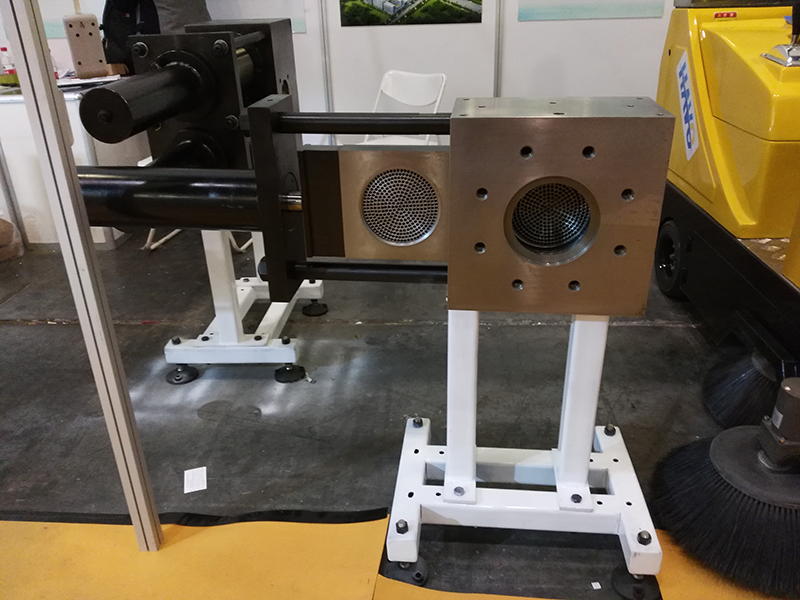 擠出機換網器廠家淺談擠出機液壓換網器保養小技巧？